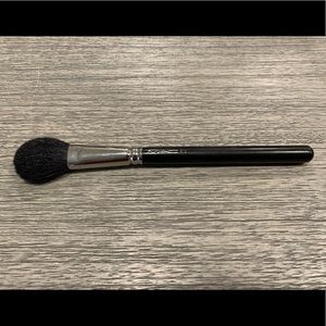 MAC Cosmetics 126 Blush Powder Brush